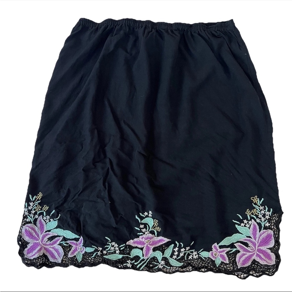 Black Embroidered Floral Hem Skirt - Classic Women's Skirt